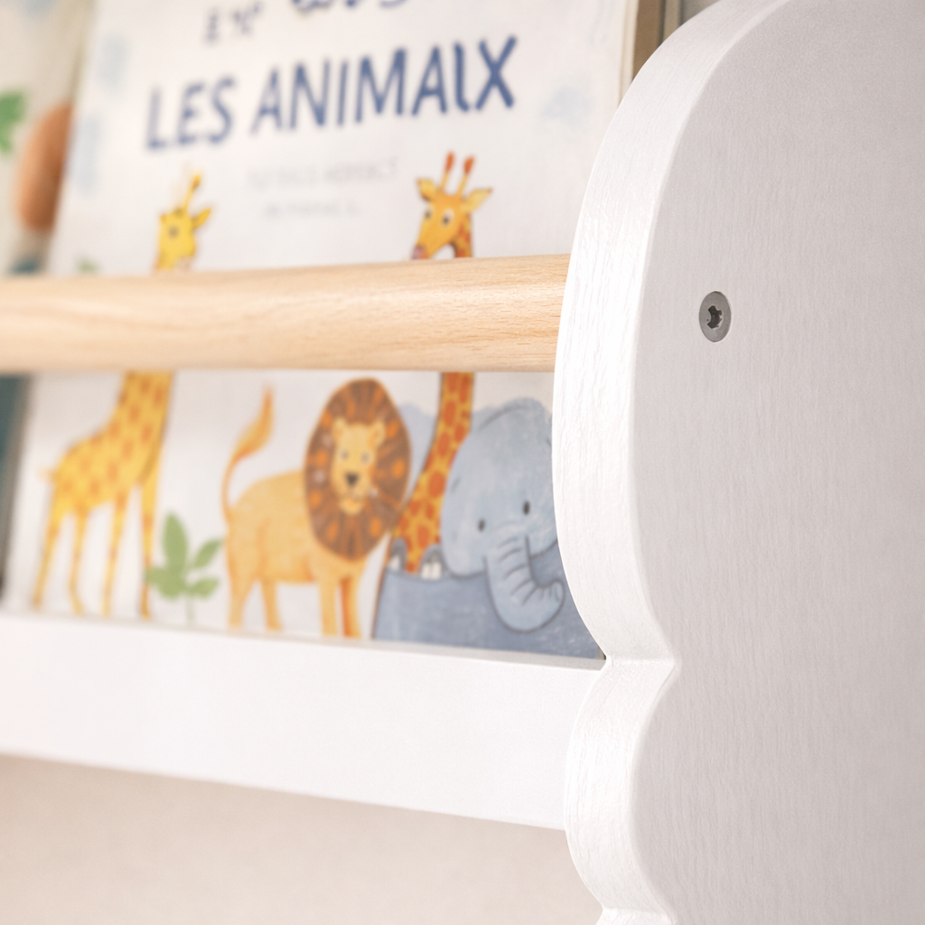 Détail de la découpe nuage et des barres en bois de pin naturel du modèle Laponie