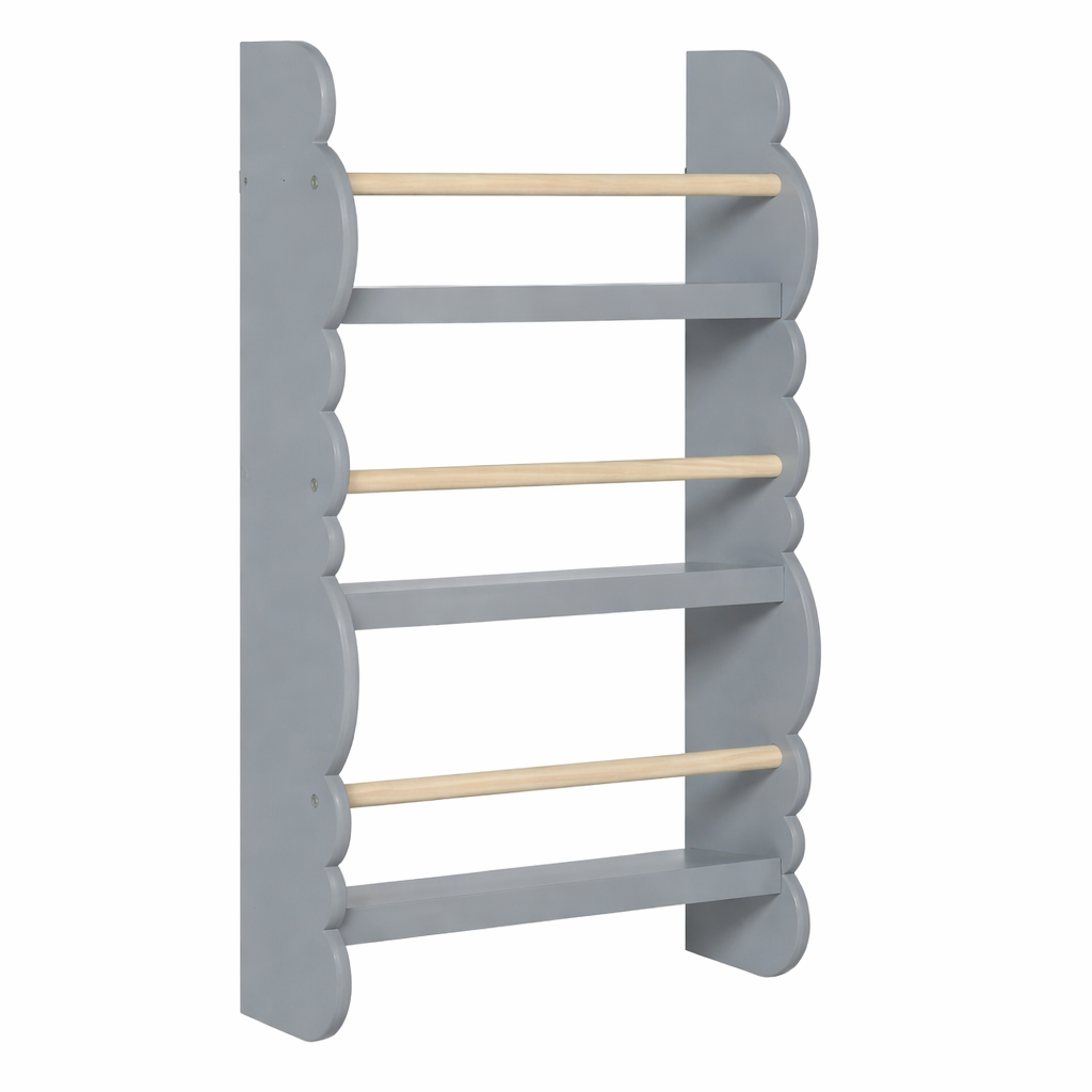 Petit garçon devant son étagère de rangement grise Laponie fixée à hauteur d'enfant