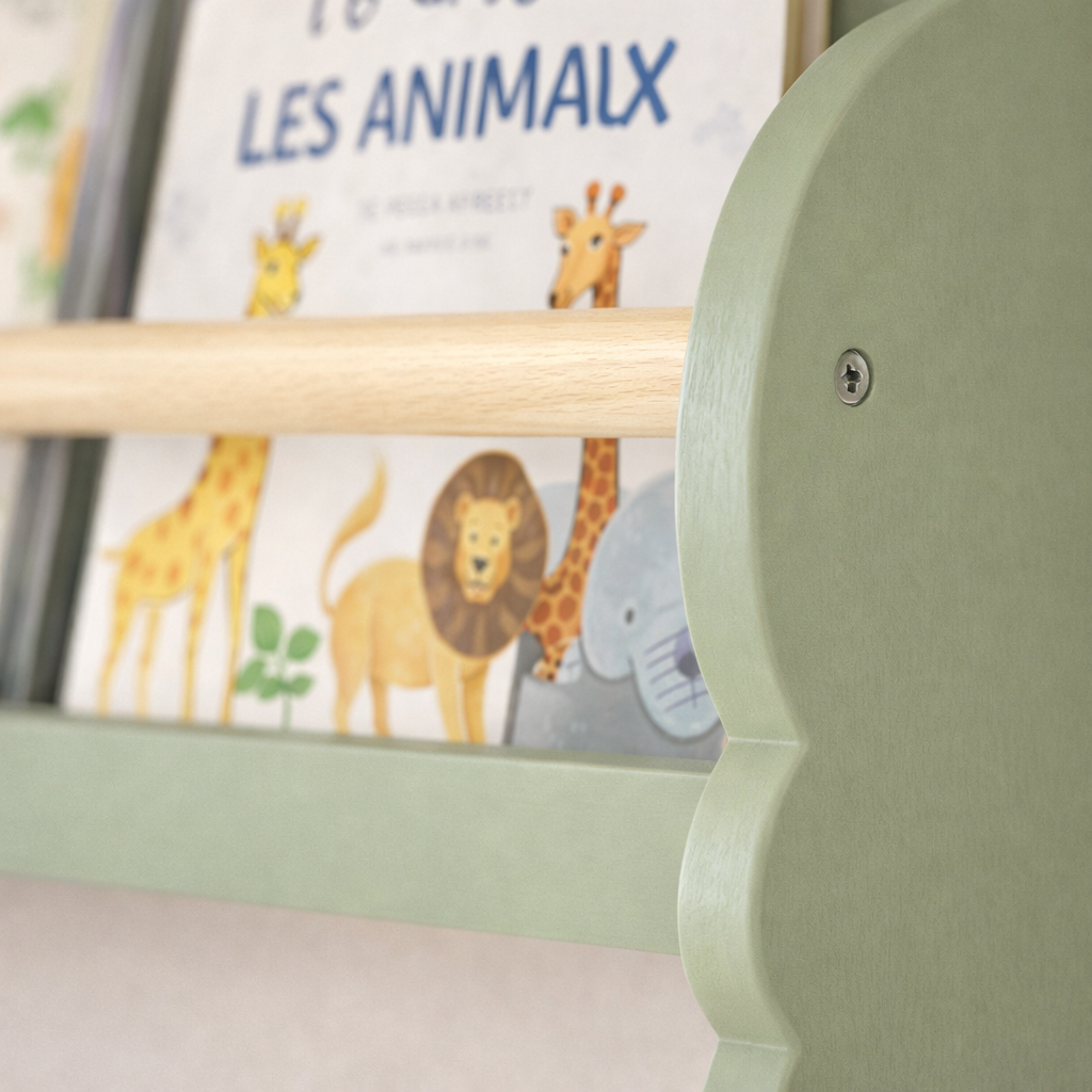 Finition peinture écologique vert sauge et barres de maintien en bois massif Laponie