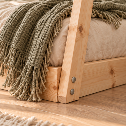 Lit cabane 80x160 en pin massif – Cèdre, tipi au sol
